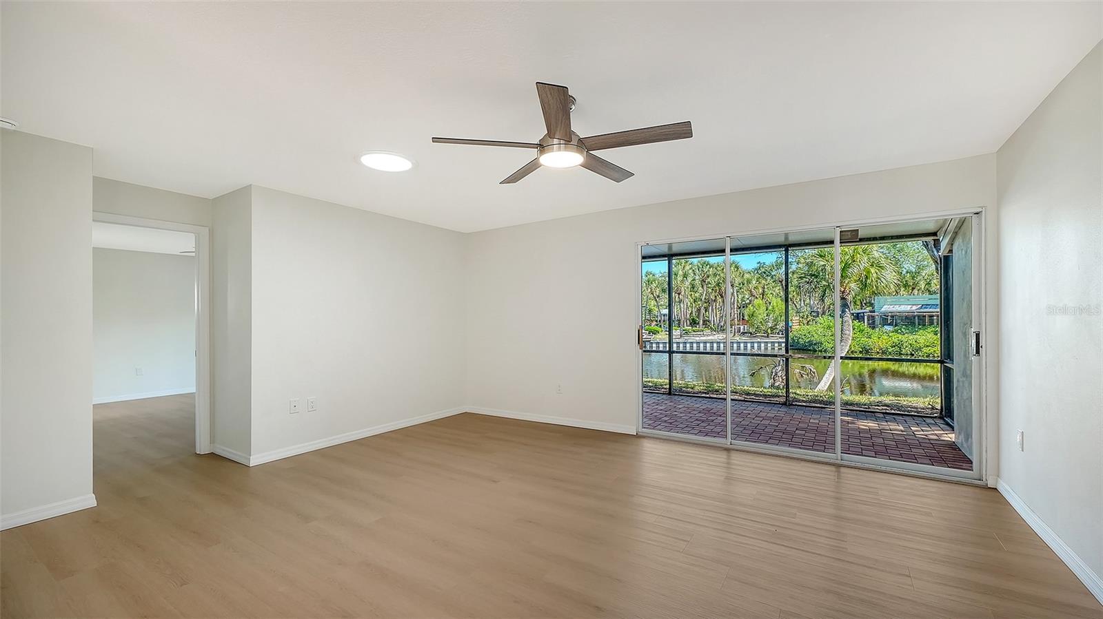 WHISPERING SANDS - Residential