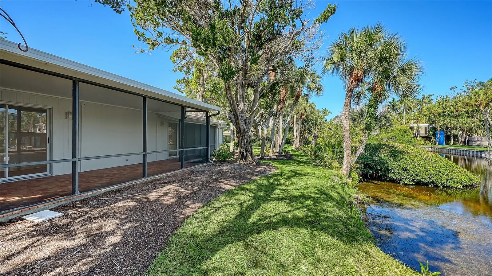 WHISPERING SANDS - Residential