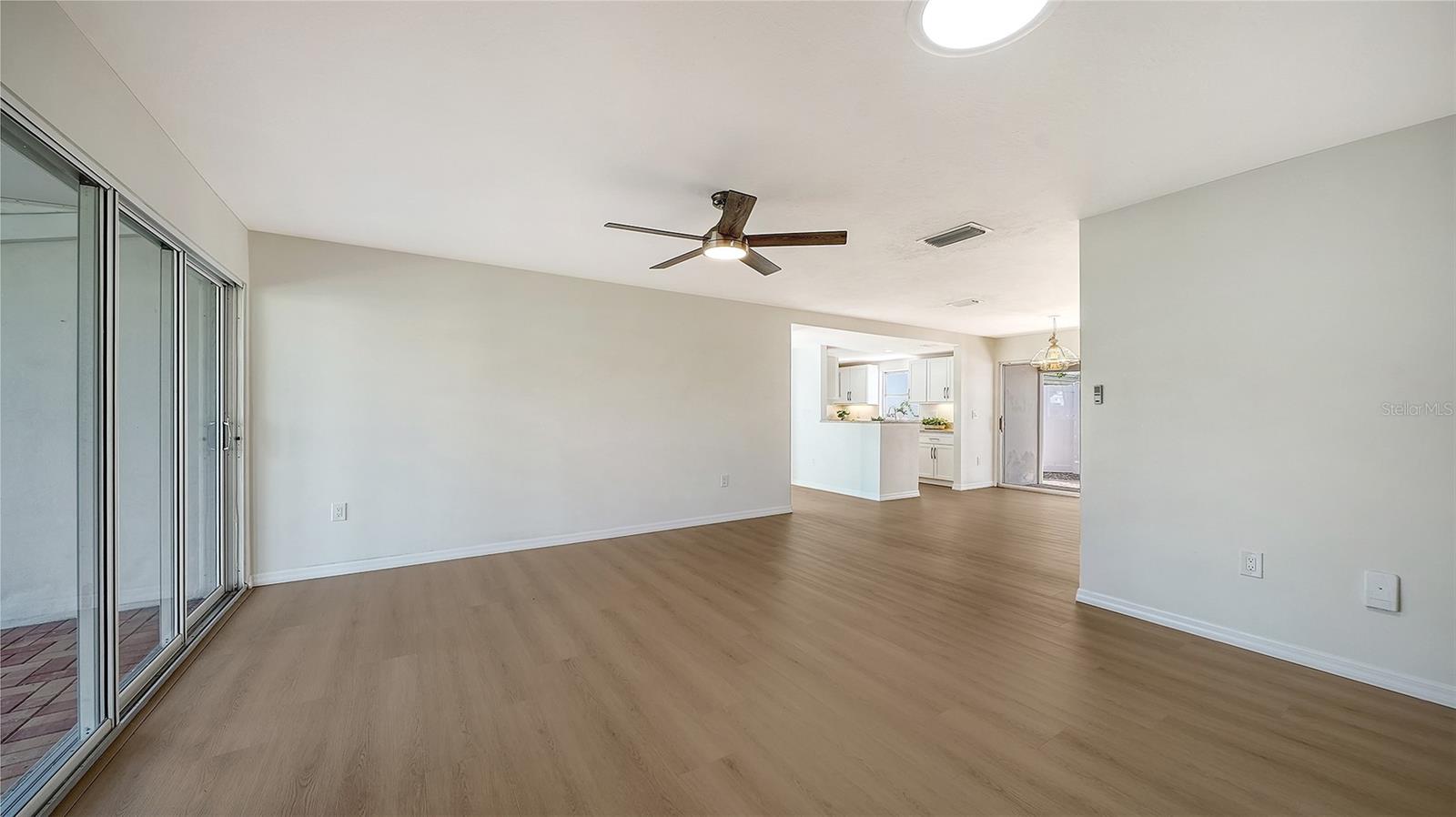 WHISPERING SANDS - Residential