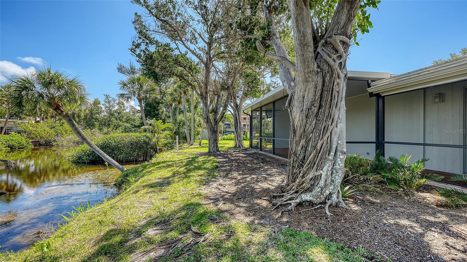 WHISPERING SANDS - Residential