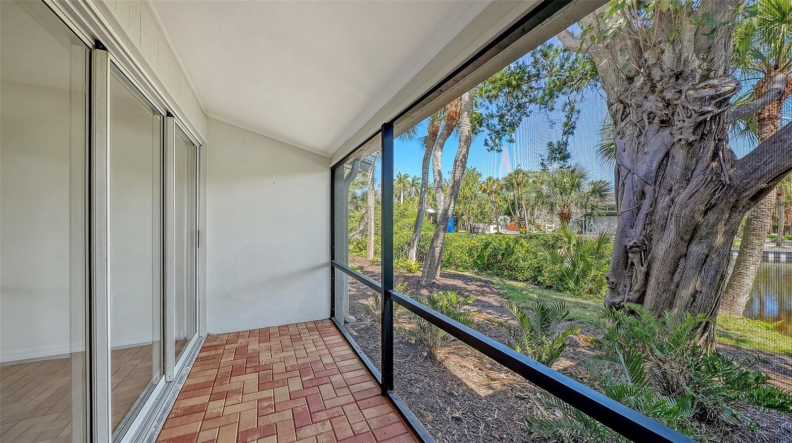 WHISPERING SANDS - Residential