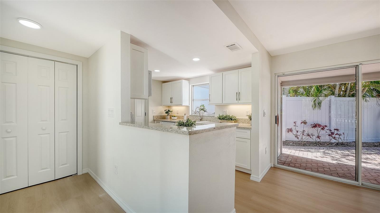 WHISPERING SANDS - Residential