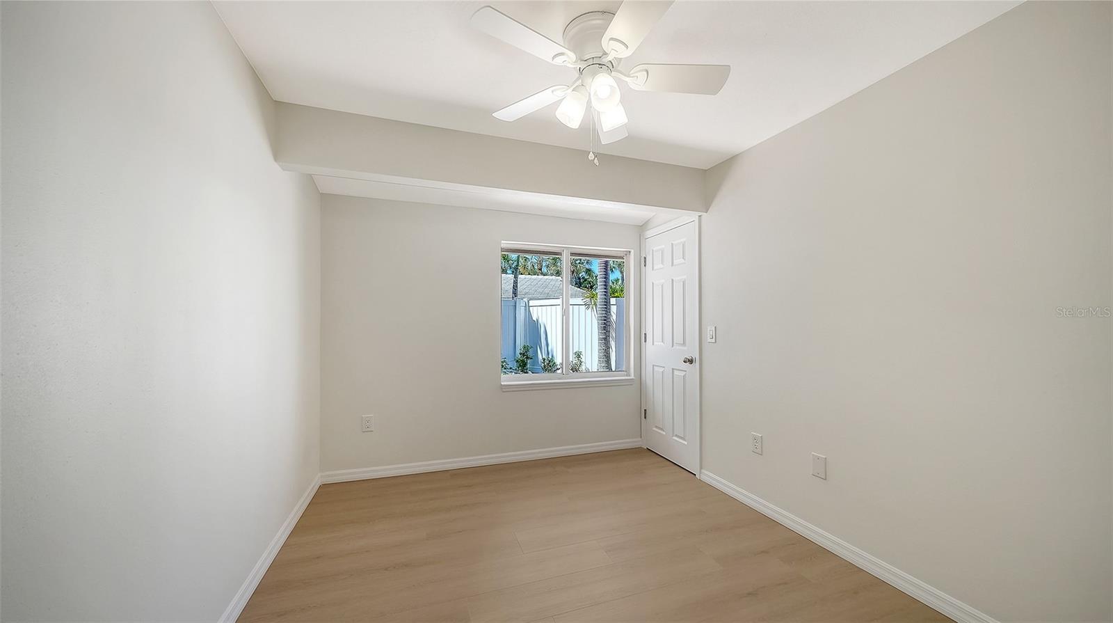 WHISPERING SANDS - Residential