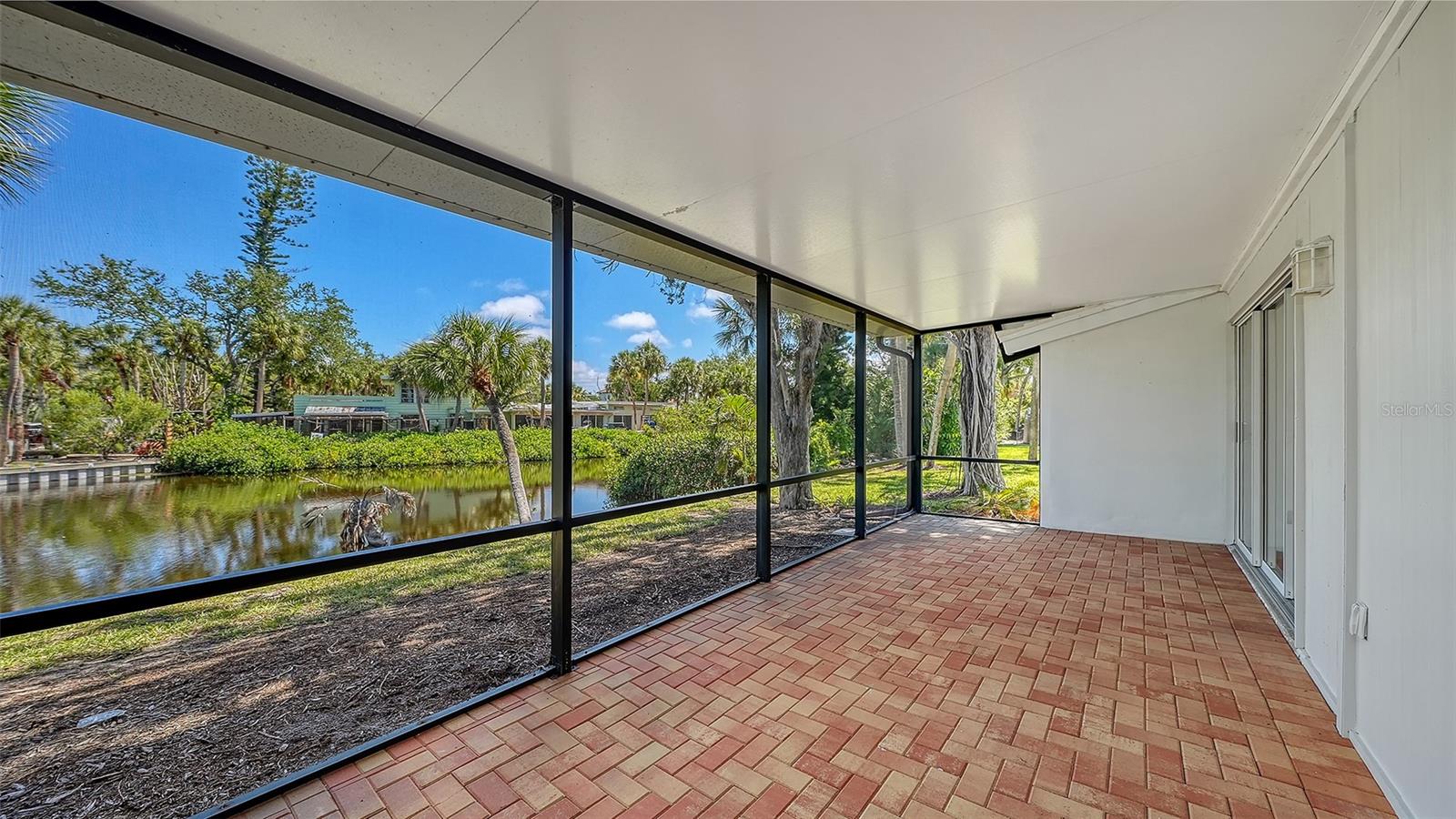 WHISPERING SANDS - Residential