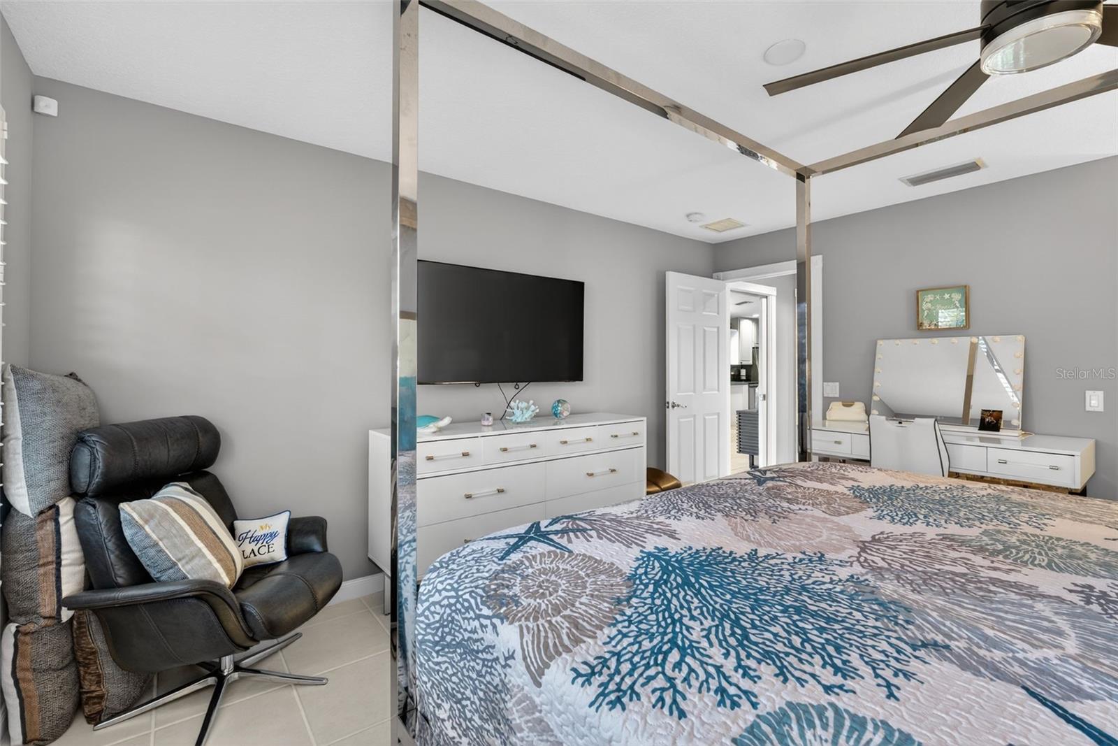 VILLAGEWALK - Residential