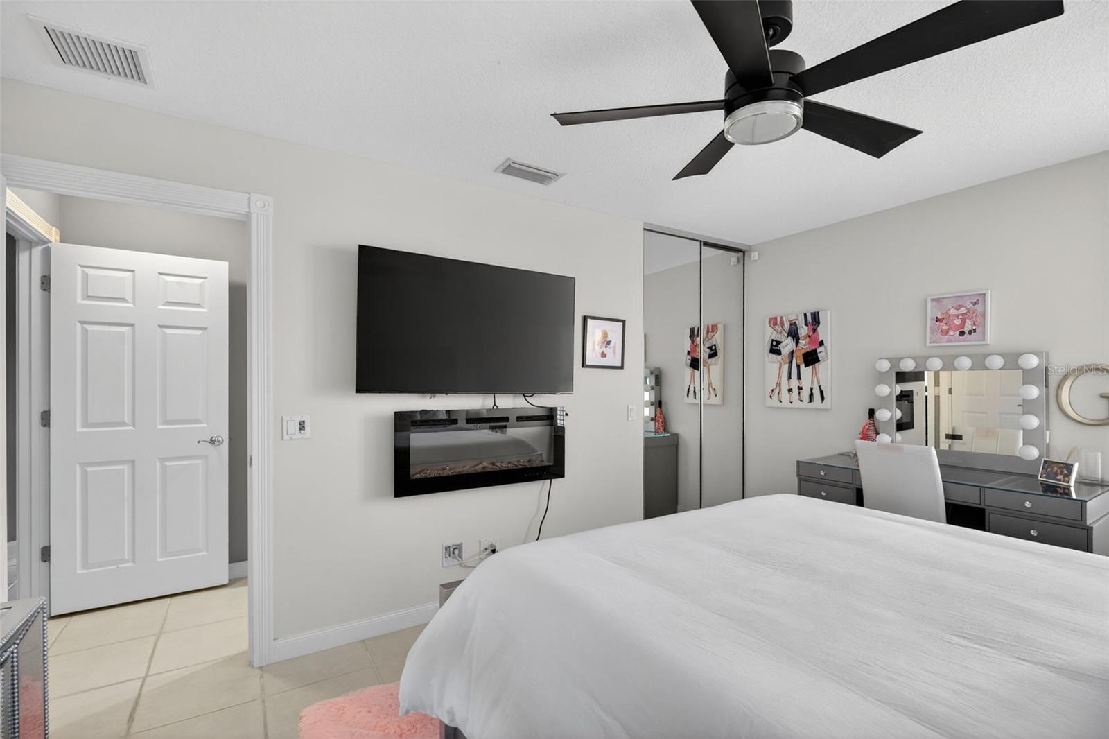 VILLAGEWALK - Residential