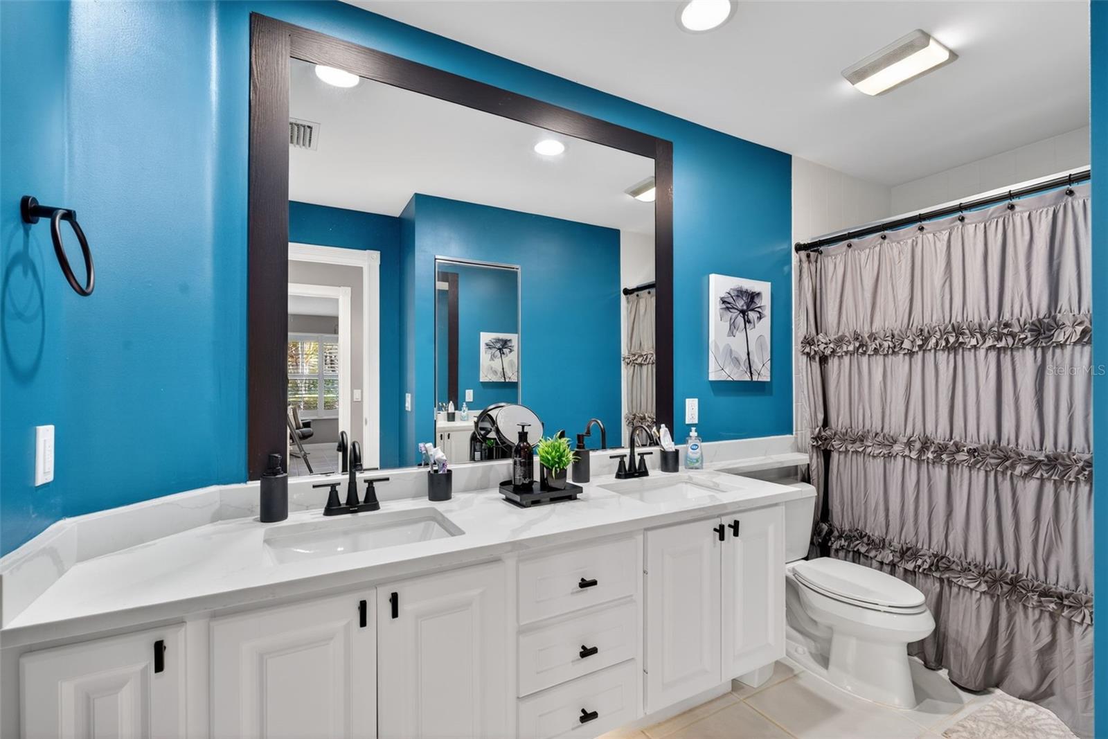 VILLAGEWALK - Residential