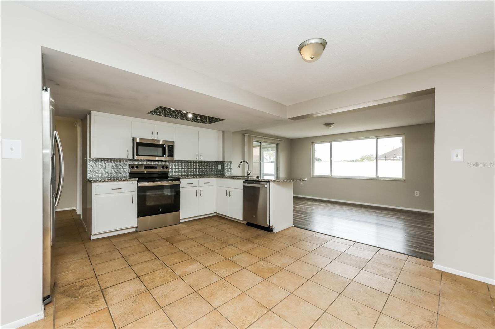 EMBASSY HILLS - Residential