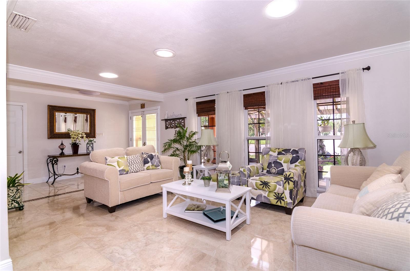410 SILVER OAK LANE
