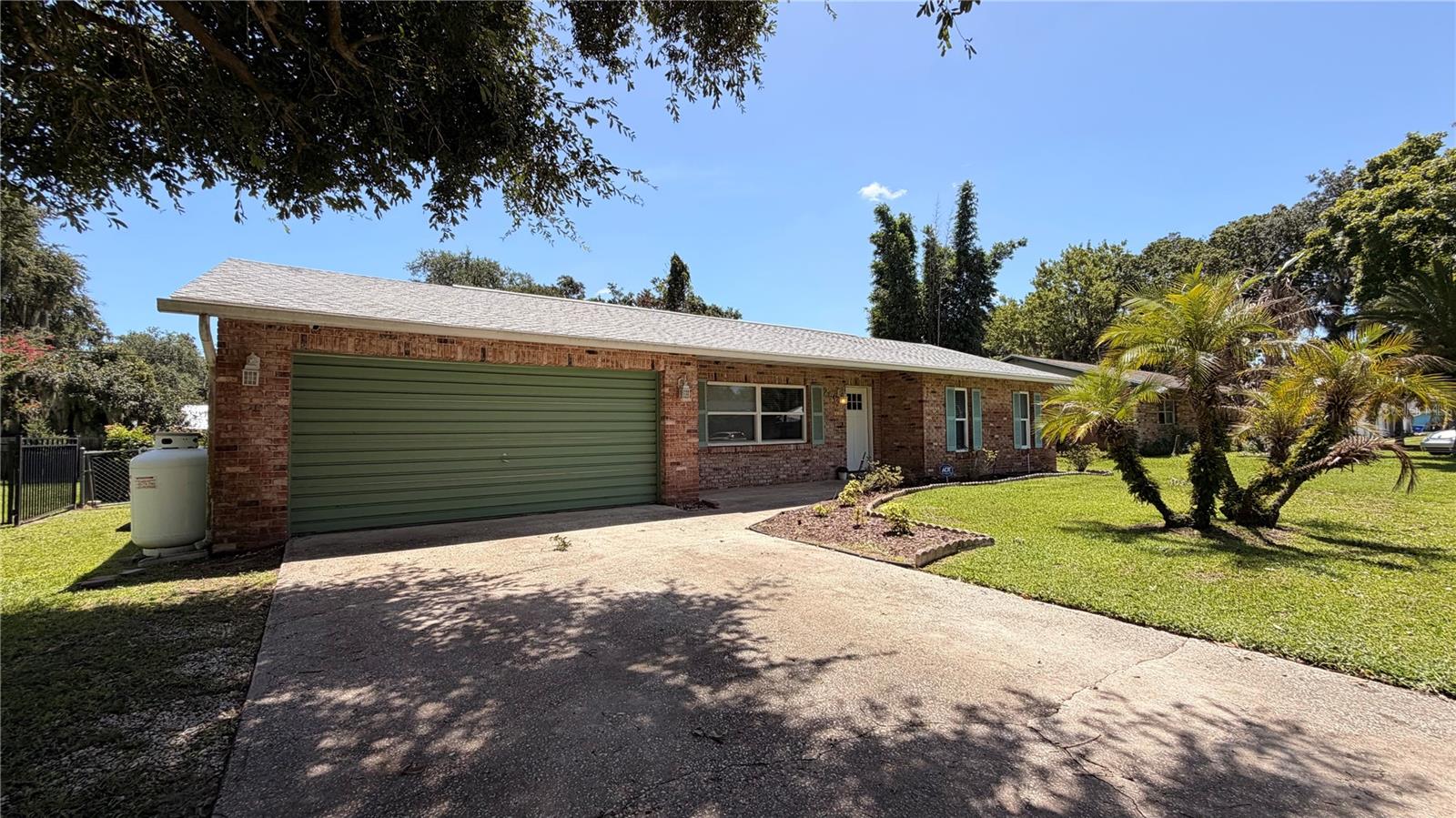 2513 ORANGE TREE DRIVE