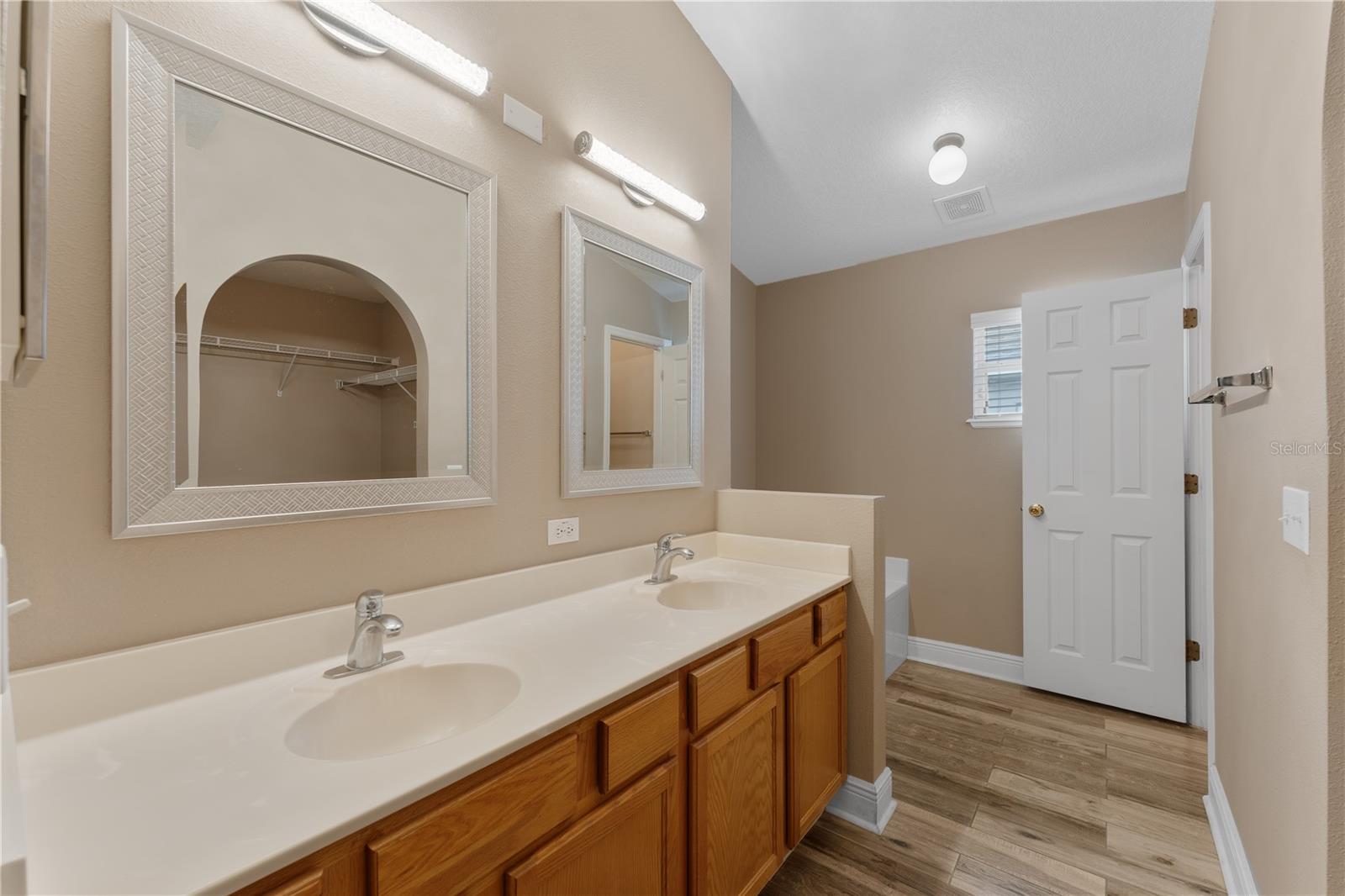 STONEWOOD CROSSINGS PH 1 - Residential Lease