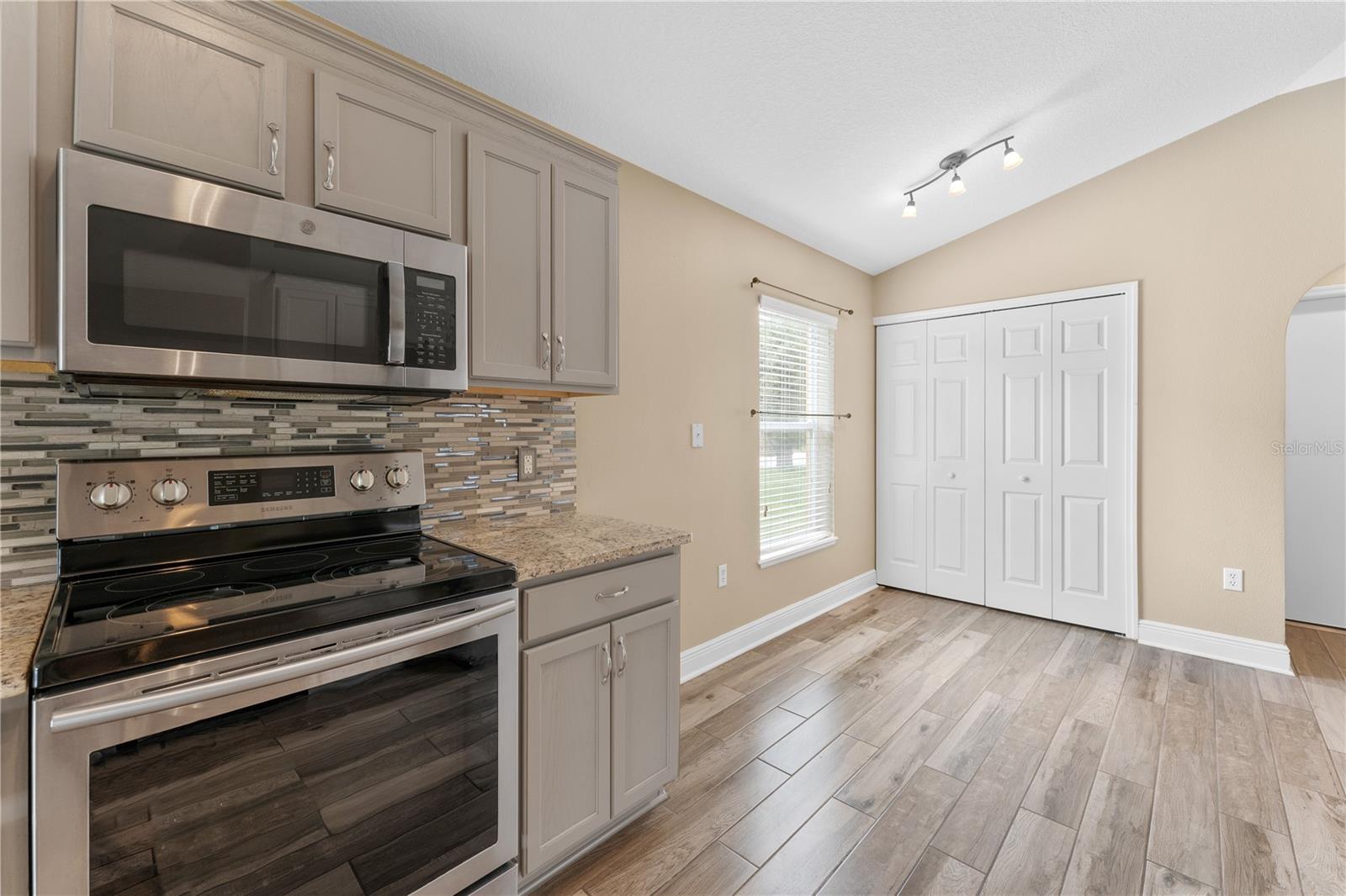 STONEWOOD CROSSINGS PH 1 - Residential Lease