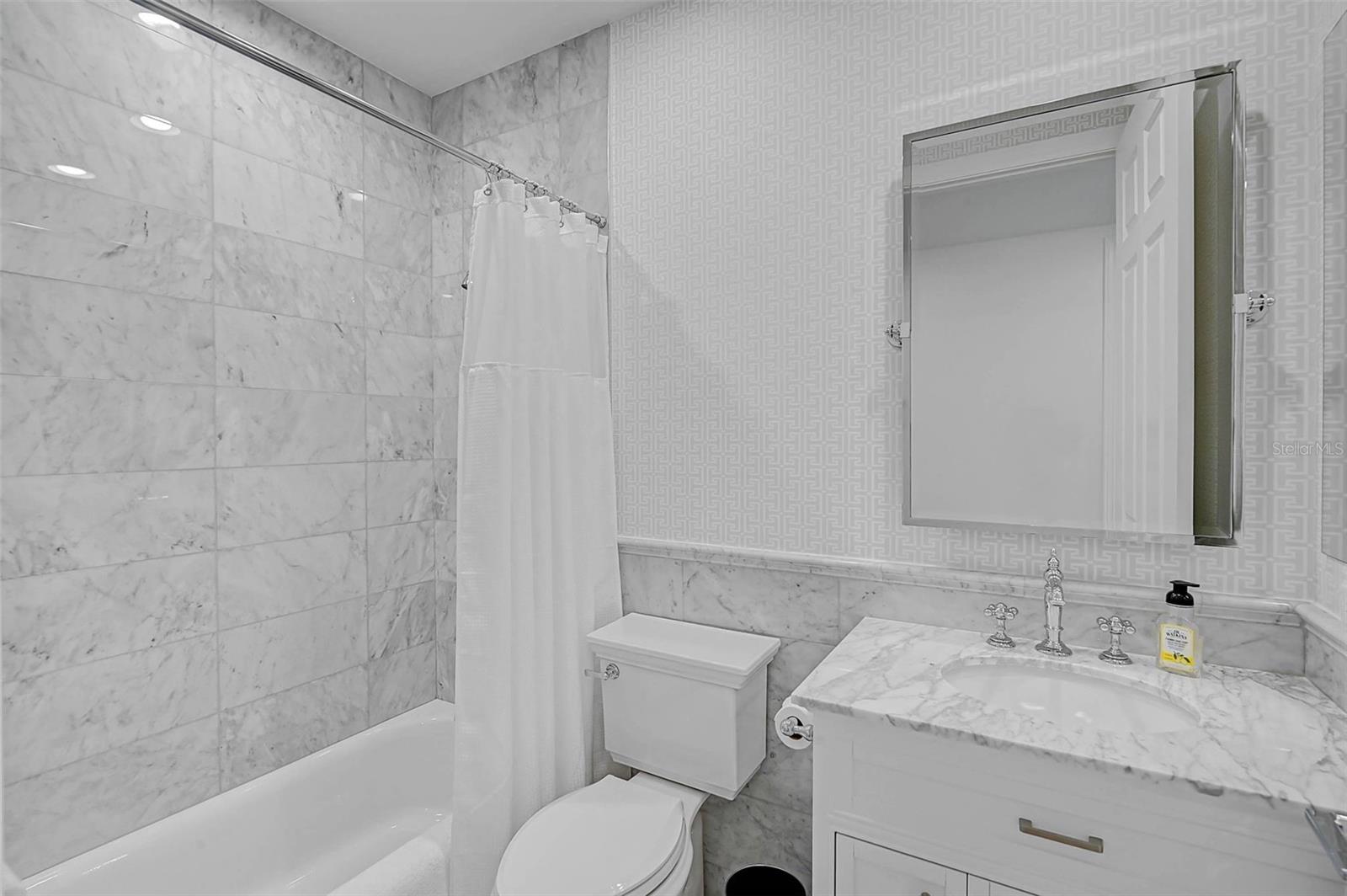 MERIDIAN AT THE OAKS PRESERVE - Residential Lease