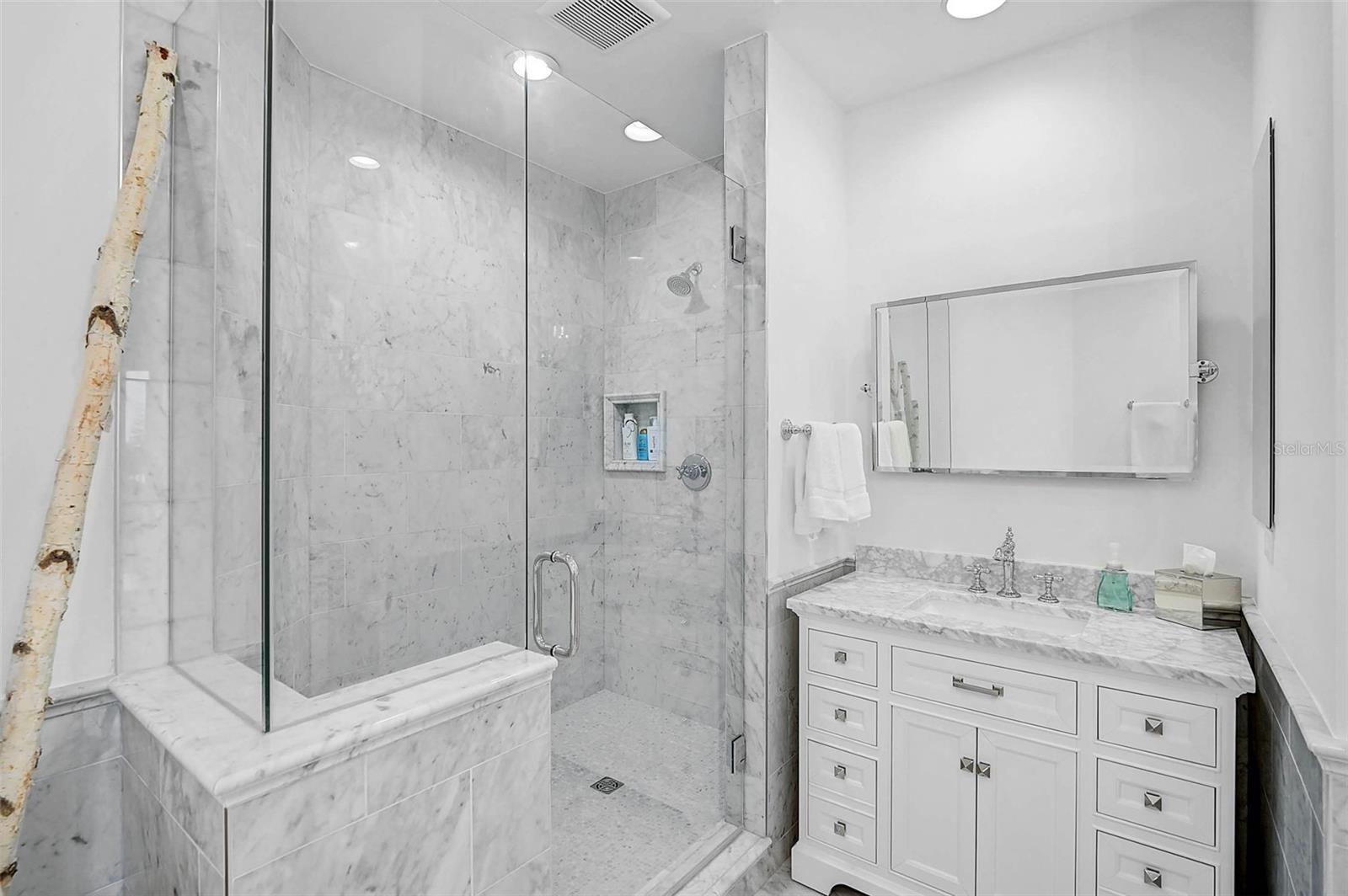 MERIDIAN AT THE OAKS PRESERVE - Residential Lease