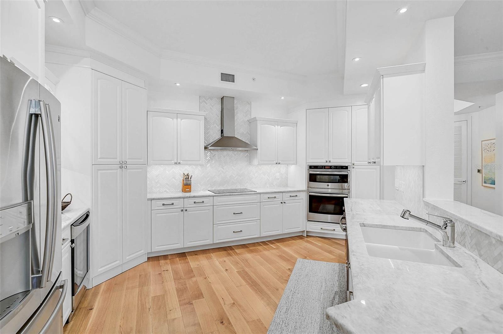 MERIDIAN AT THE OAKS PRESERVE - Residential Lease