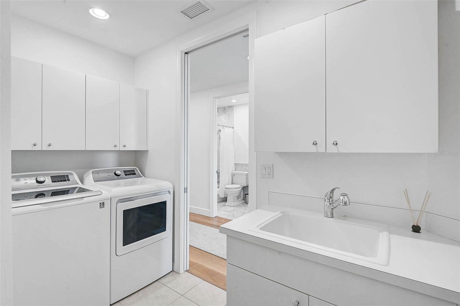 MERIDIAN AT THE OAKS PRESERVE - Residential Lease
