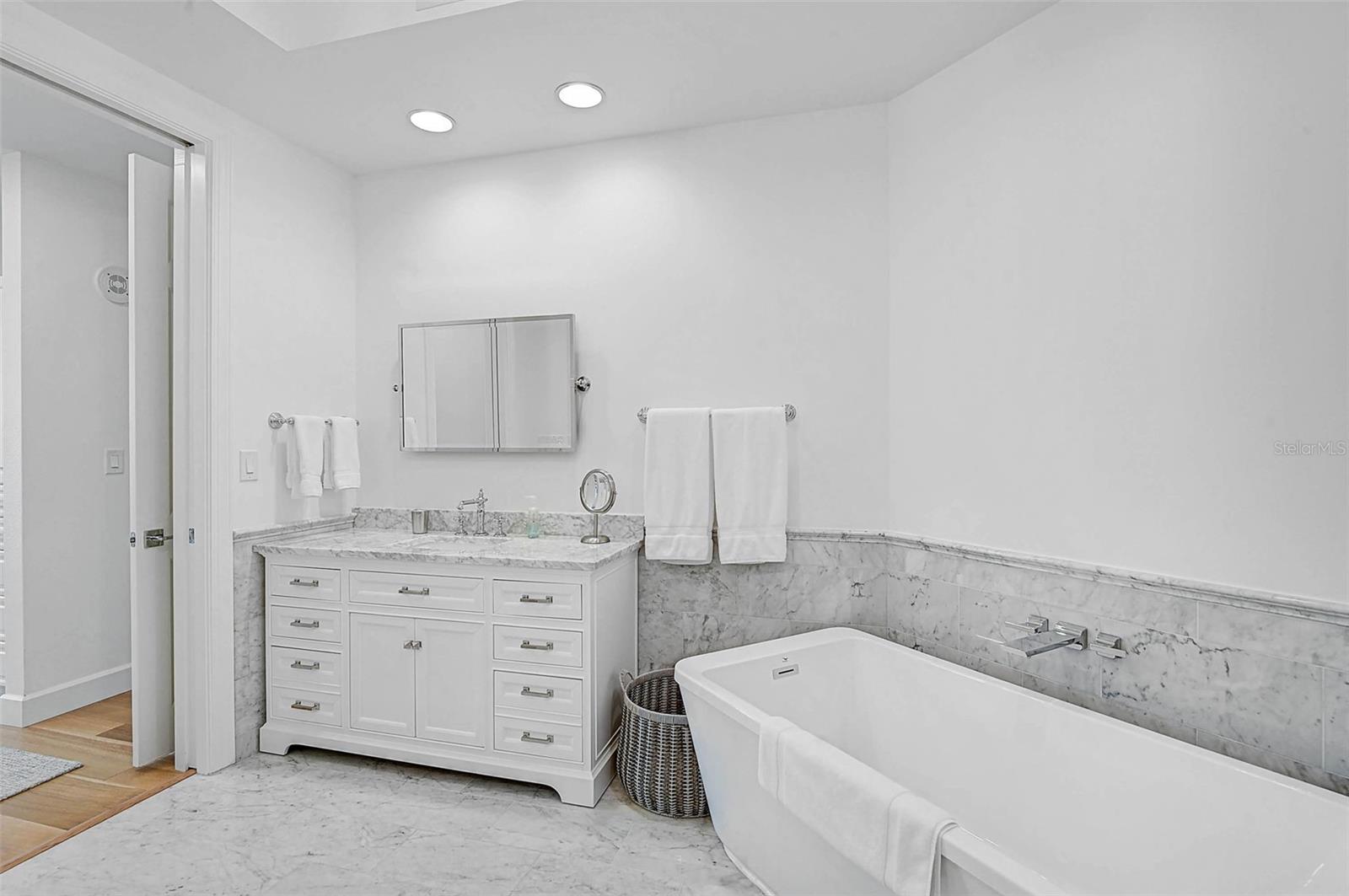 MERIDIAN AT THE OAKS PRESERVE - Residential Lease