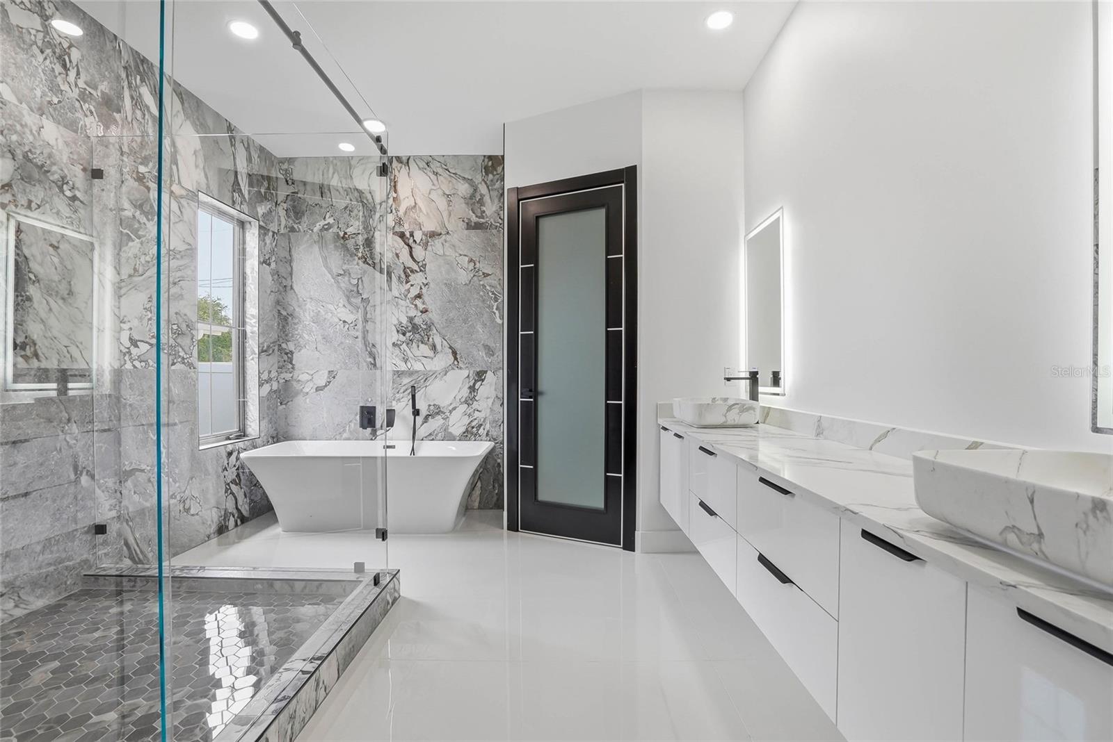 OAKWOOD VILLA - Residential