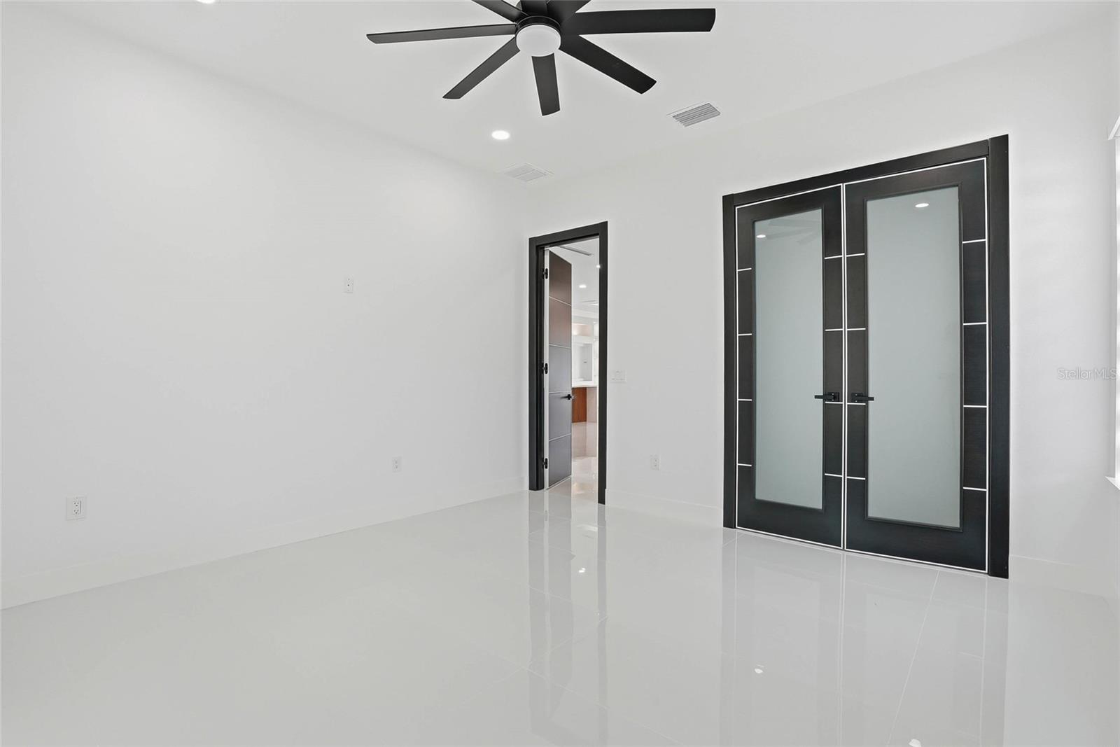 OAKWOOD VILLA - Residential