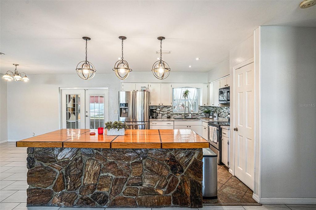 Photo of 3515 S Kings Avenue, Brandon, FL 33511 (MLS # TB8462133)