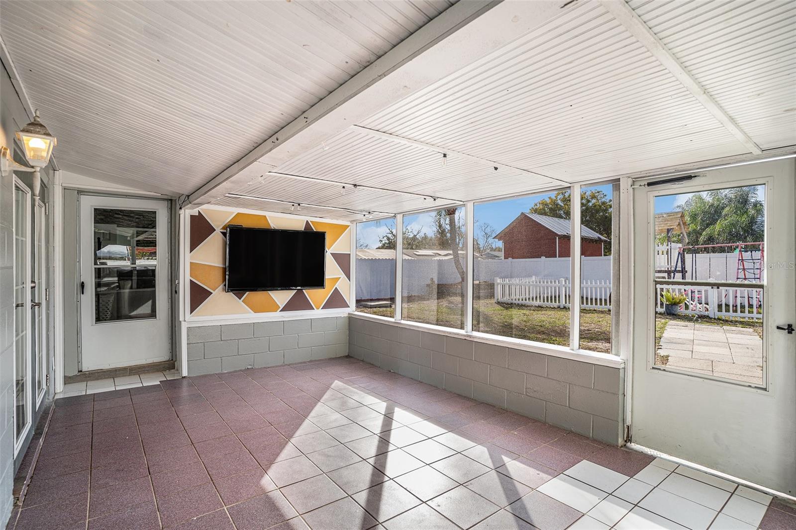 SOUTHWOOD HILLS UNIT 01 - Residential