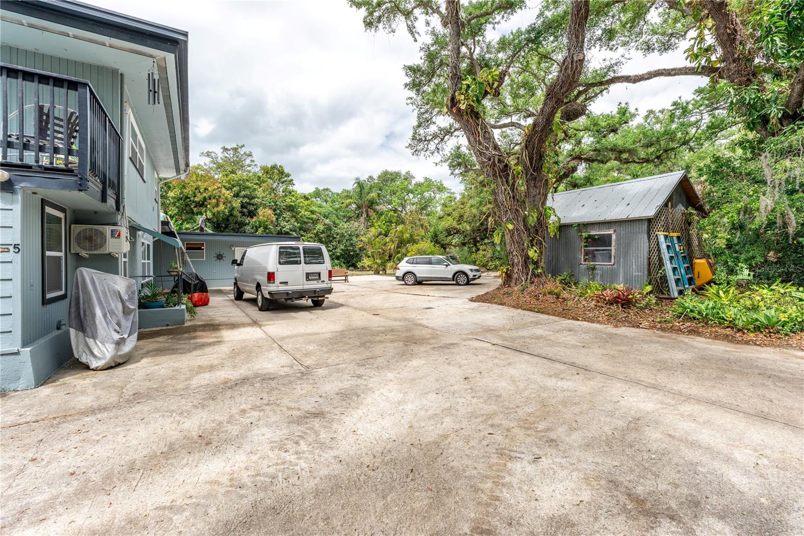 PALM GROVE - Residential