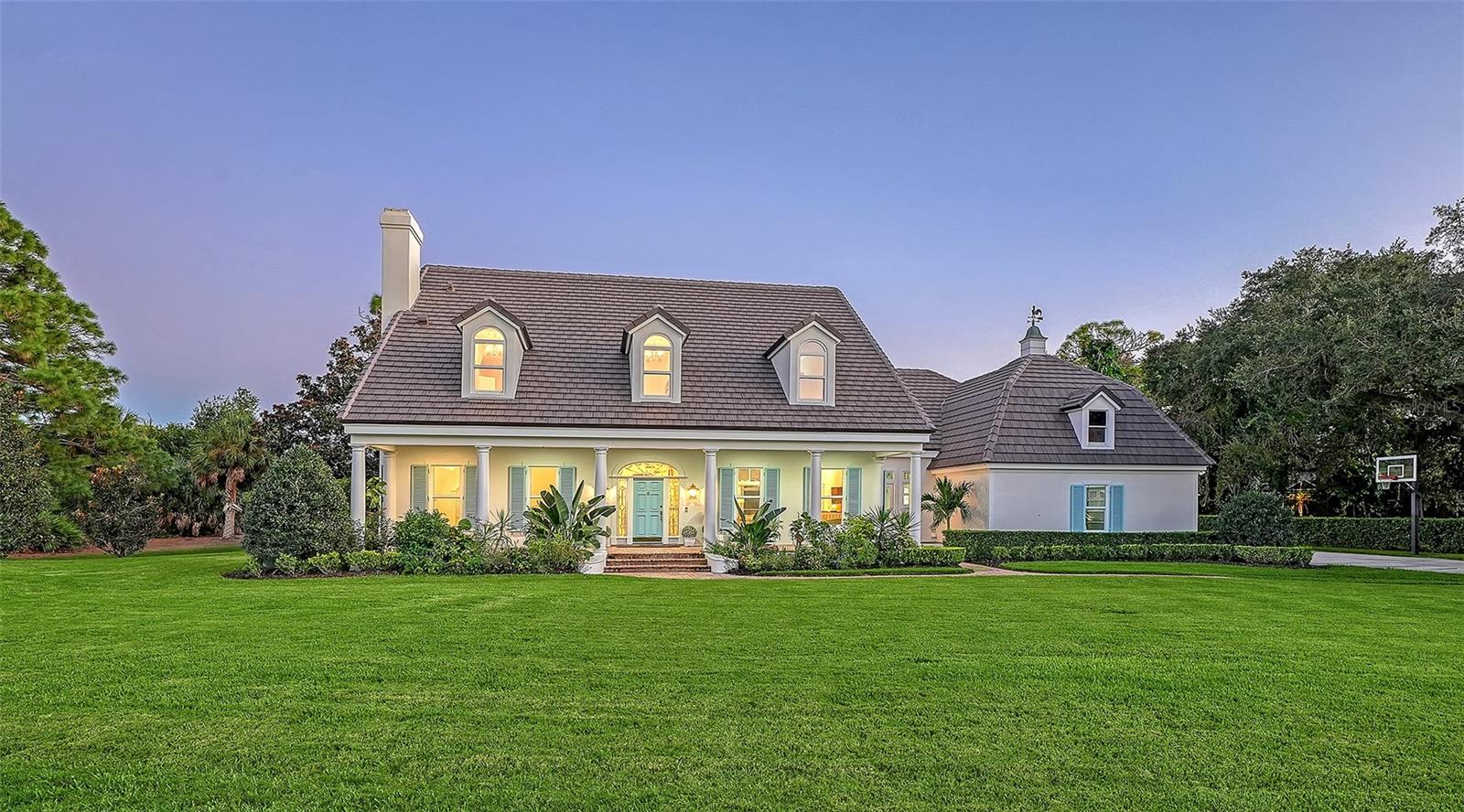 871 MACEWEN DRIVE