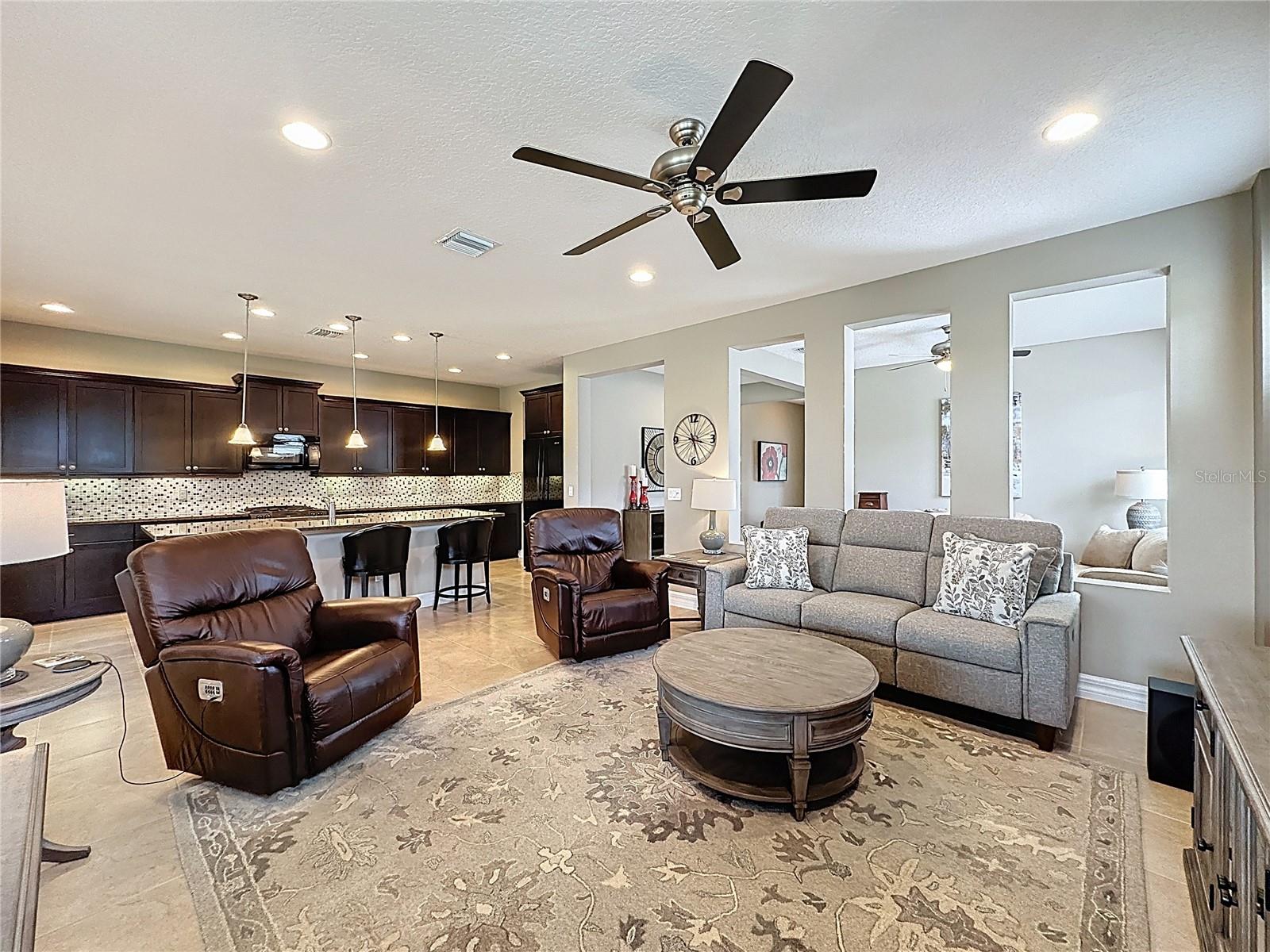 CASCADES OF GROVELAND (TRILOGY) - Residential