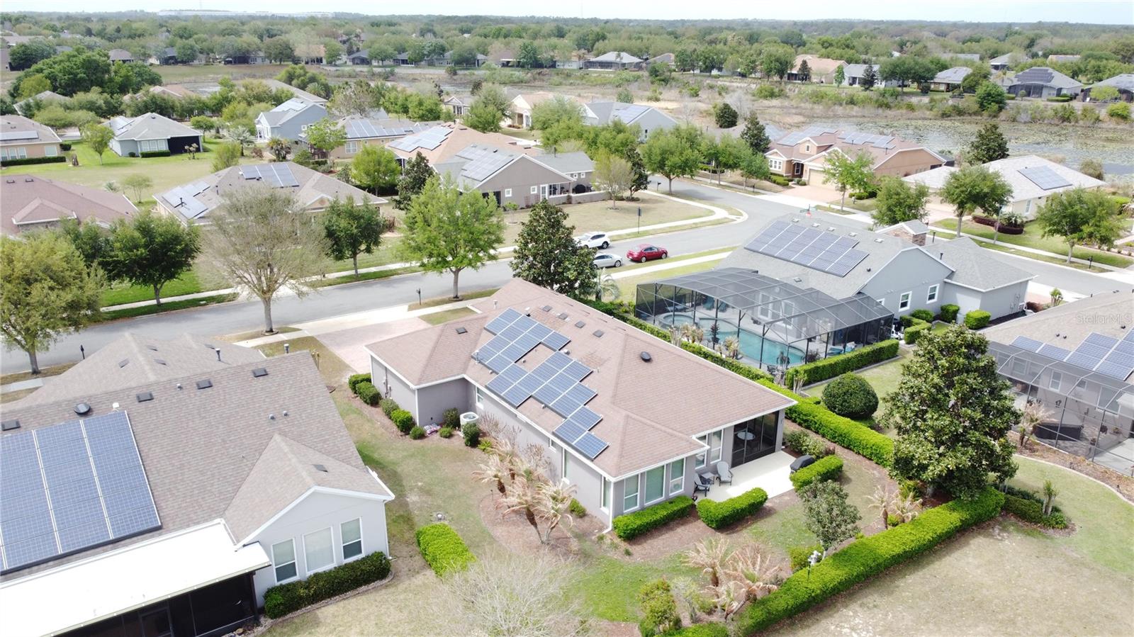 CASCADES OF GROVELAND (TRILOGY) - Residential