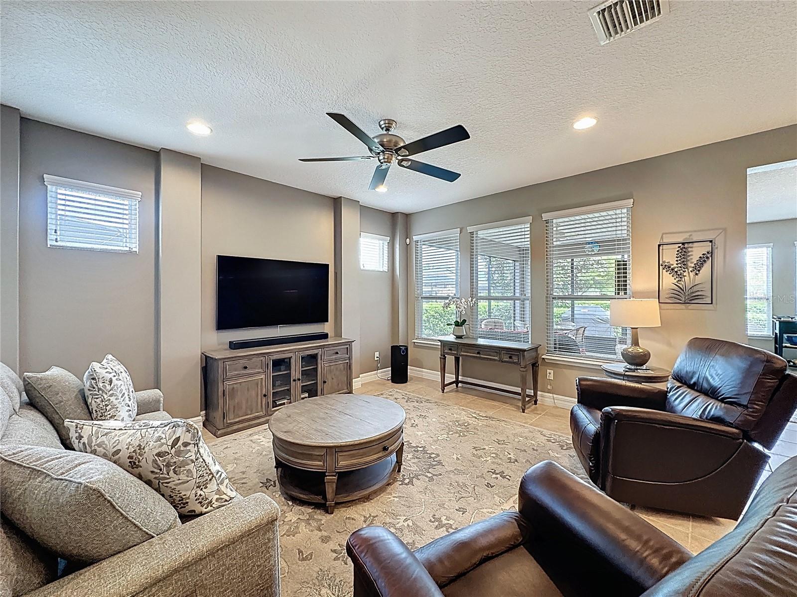 CASCADES OF GROVELAND (TRILOGY) - Residential