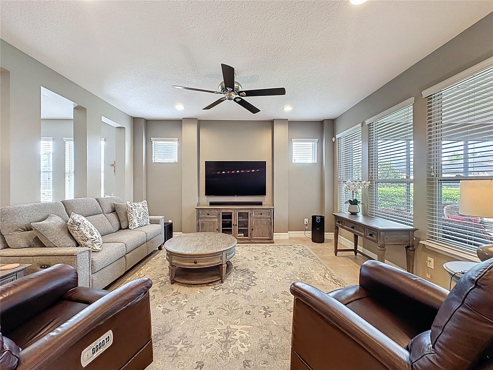 CASCADES OF GROVELAND (TRILOGY) - Residential