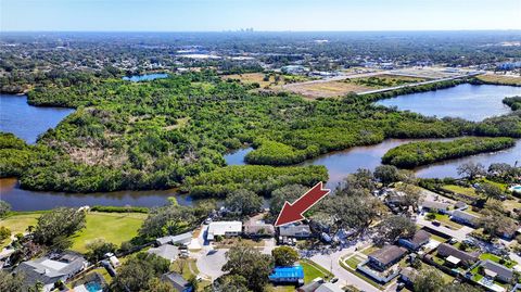 A home in SEMINOLE