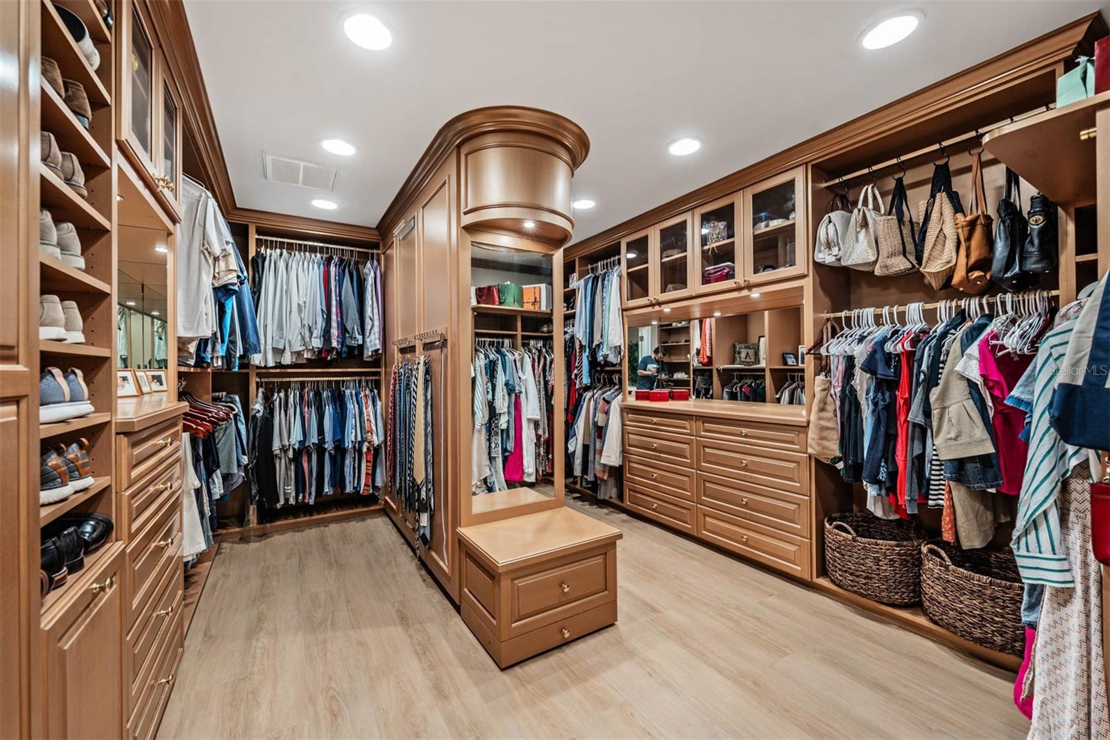 CHEVAL POLO & GOLF CL PHAS - Residential