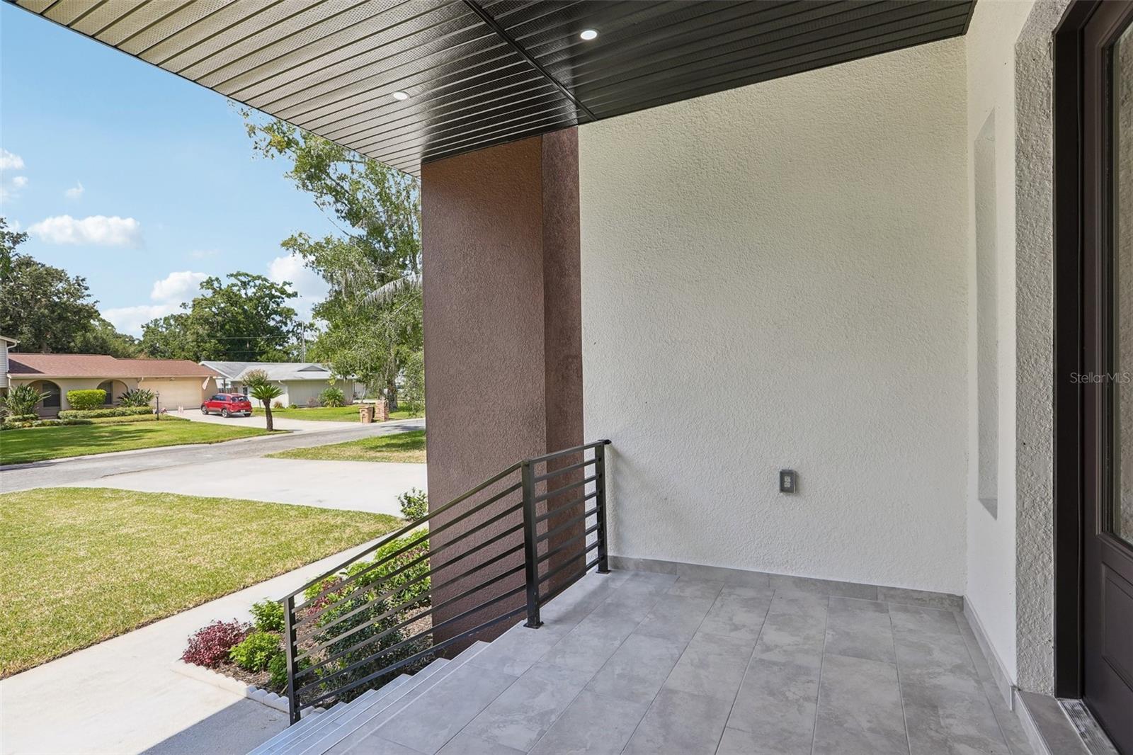 806 LAMONT PLACE