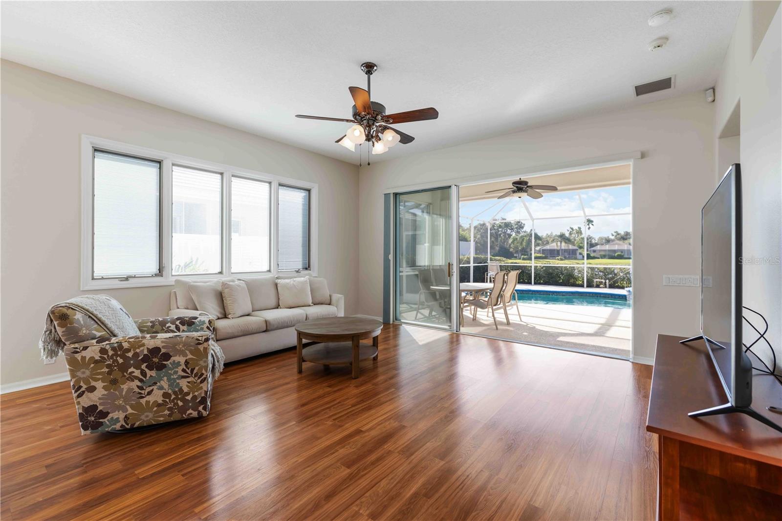 ROSEDALE 11 - Residential