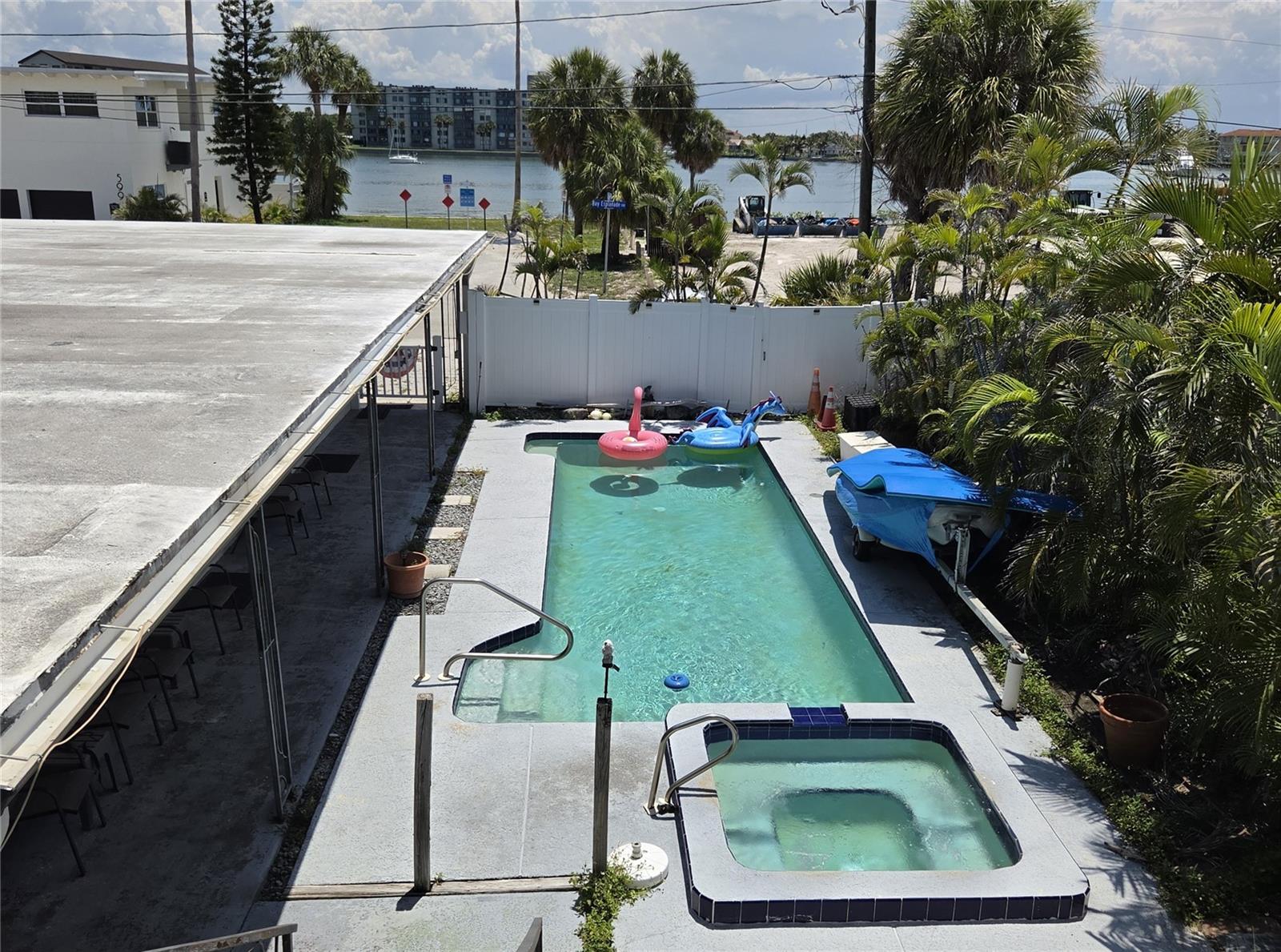 580 BAY ESPLANADE