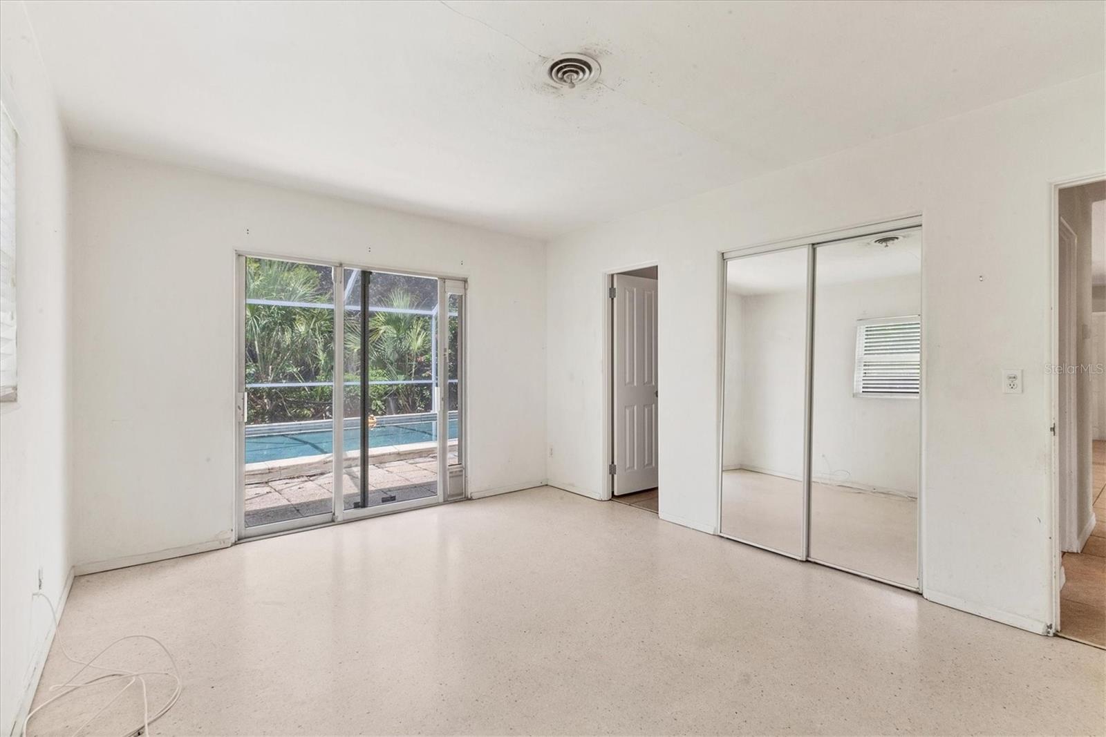 SOUTH GATE - Residential