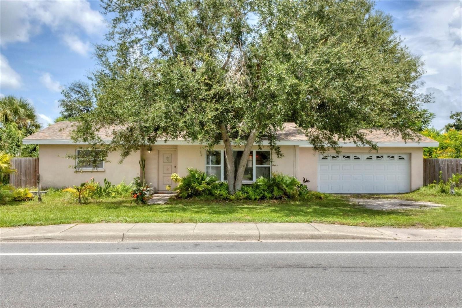 SOUTH GATE - Residential