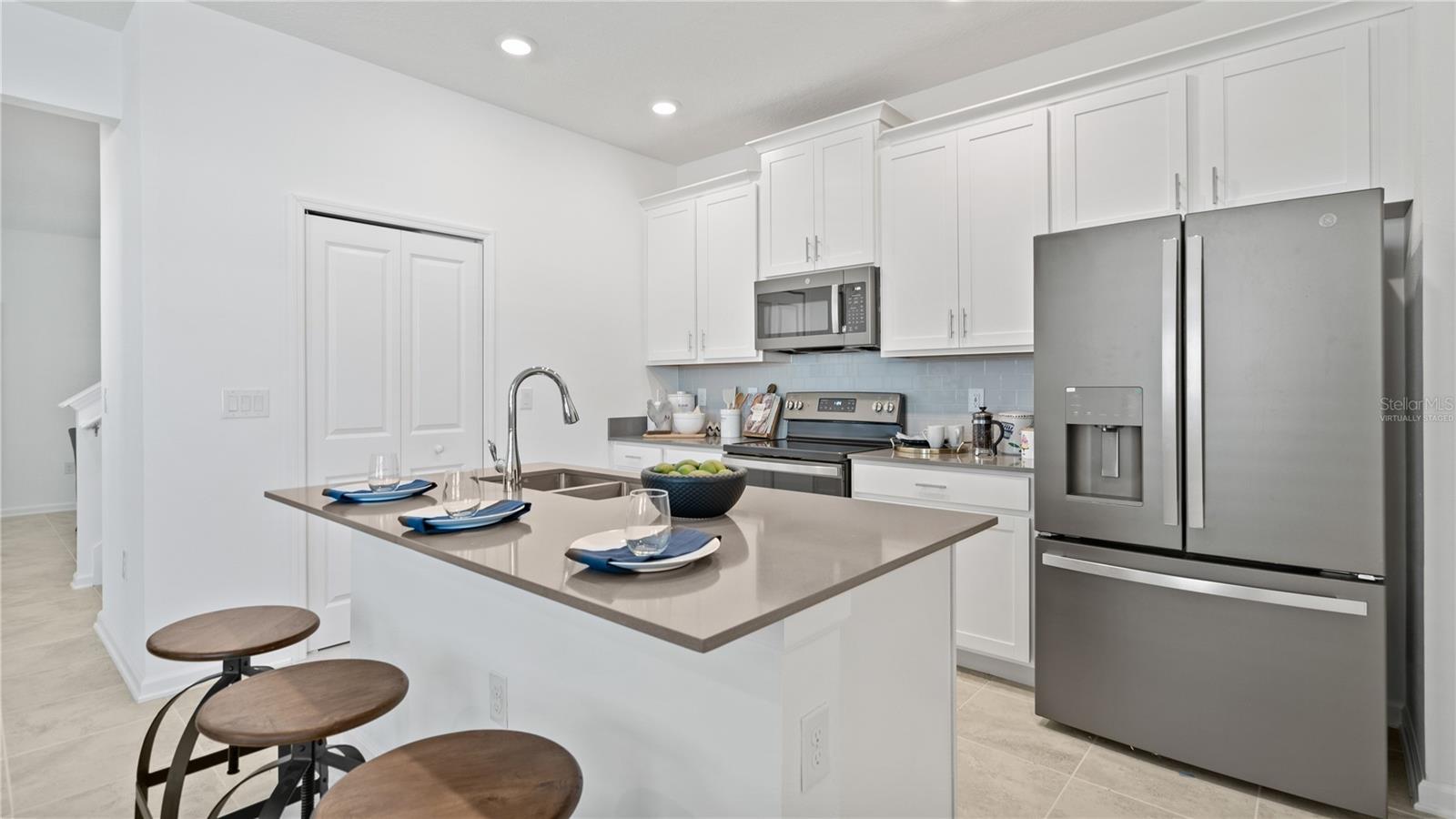 SPRINGHEAD LAKES 25TH - Residential