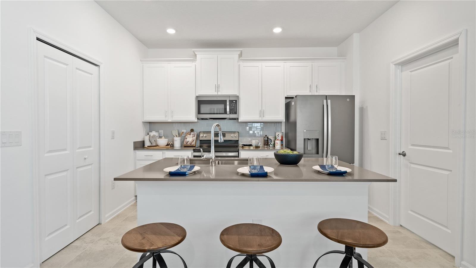 SPRINGHEAD LAKES 25TH - Residential
