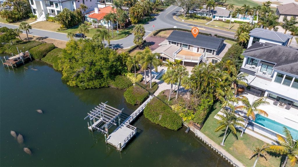 Photo of 1392 Monterey Boulevard NE, St Petersburg, FL 33704 (MLS # TB8471968)