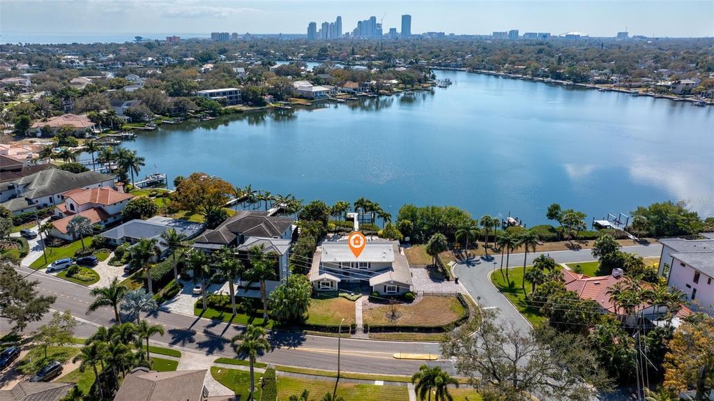 Photo of 1392 Monterey Boulevard NE, St Petersburg, FL 33704 (MLS # TB8471968)