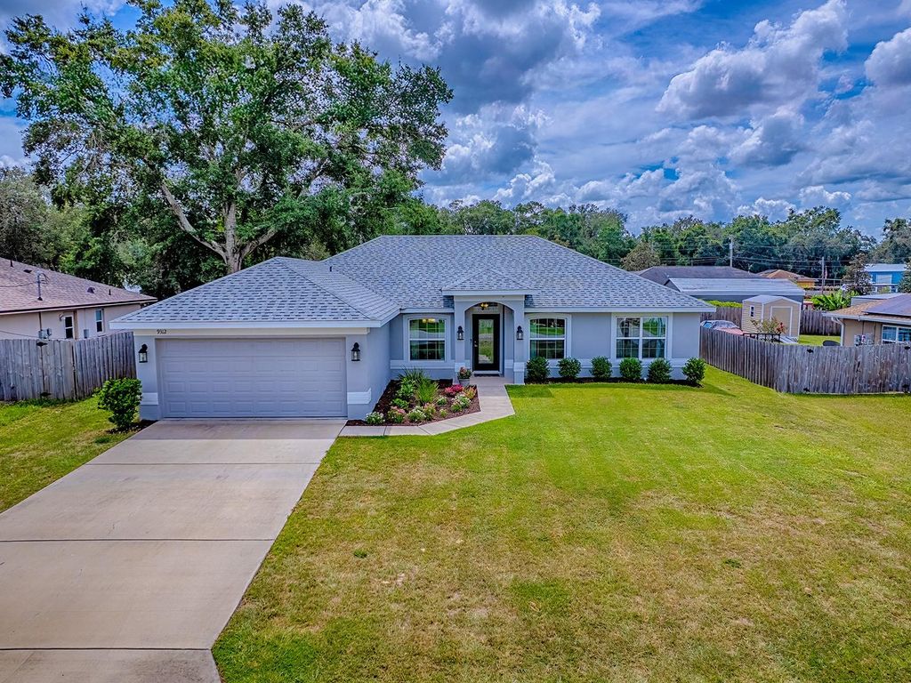 Photo of 9312 SE 162nd Place, Summerfield, FL 34491 (MLS # G5102412)