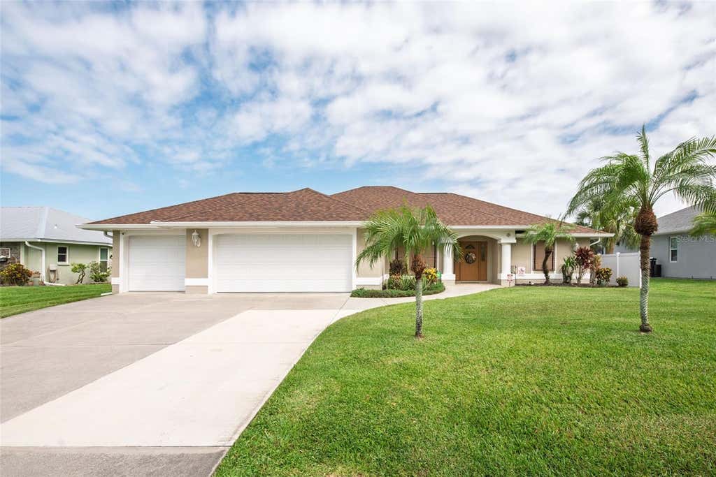 Photo of 7411 Snow Drive, Englewood, FL 34224 (MLS # D6147654)