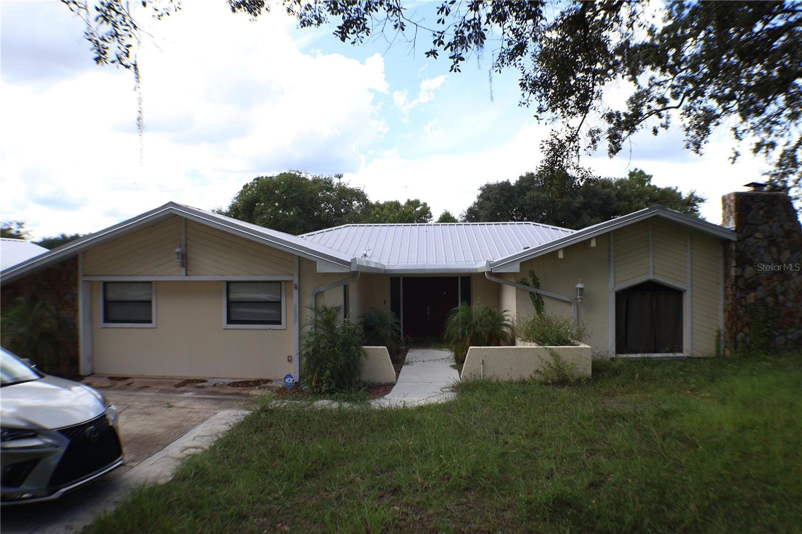 Short Sale. Short Sale – Investment Opportunity! Welcome to 18923 Rolling Oaks Dr, located in the peaceful community of Hudson, FL. This 4-bedroom, 4-bath home features over 3100 sq. ft. of living space with a split floor plan and plenty of natural light. The open living and dining areas flow into a spacious kitchen with ample cabinet space. The primary suite offers a walk-in closet and private bath with dual sinks and a walk-in shower . This is a great opportunity and it will go FAST..