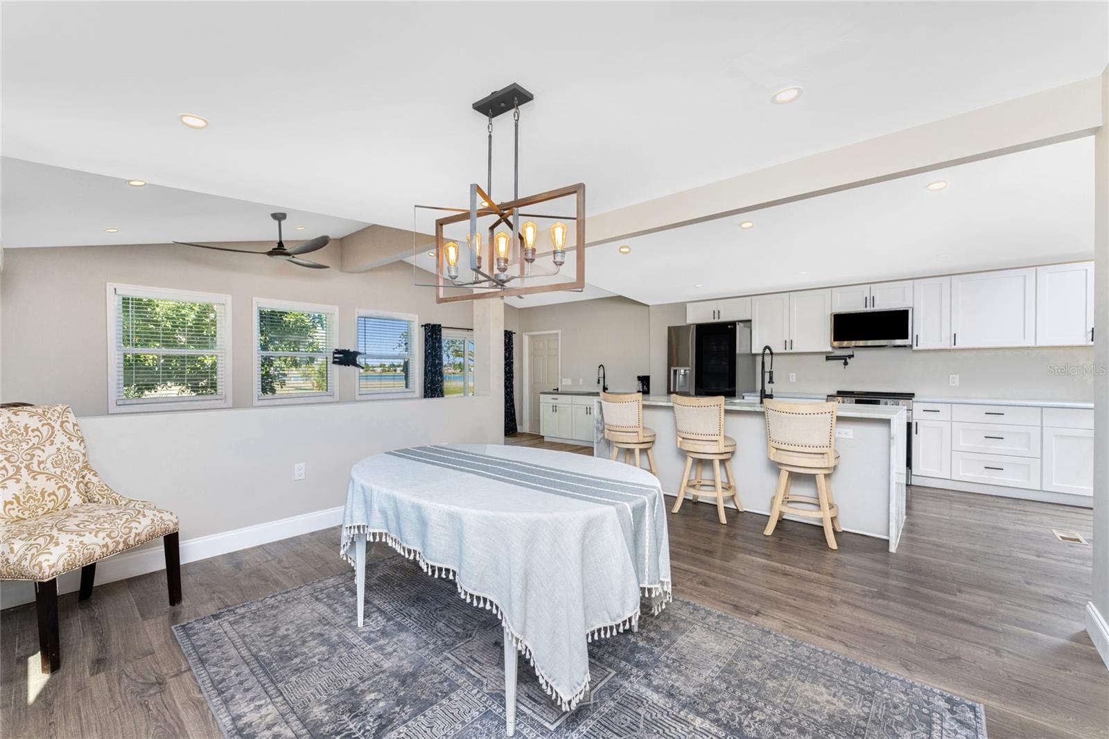 VILLAGE HOL LAKES - Residential