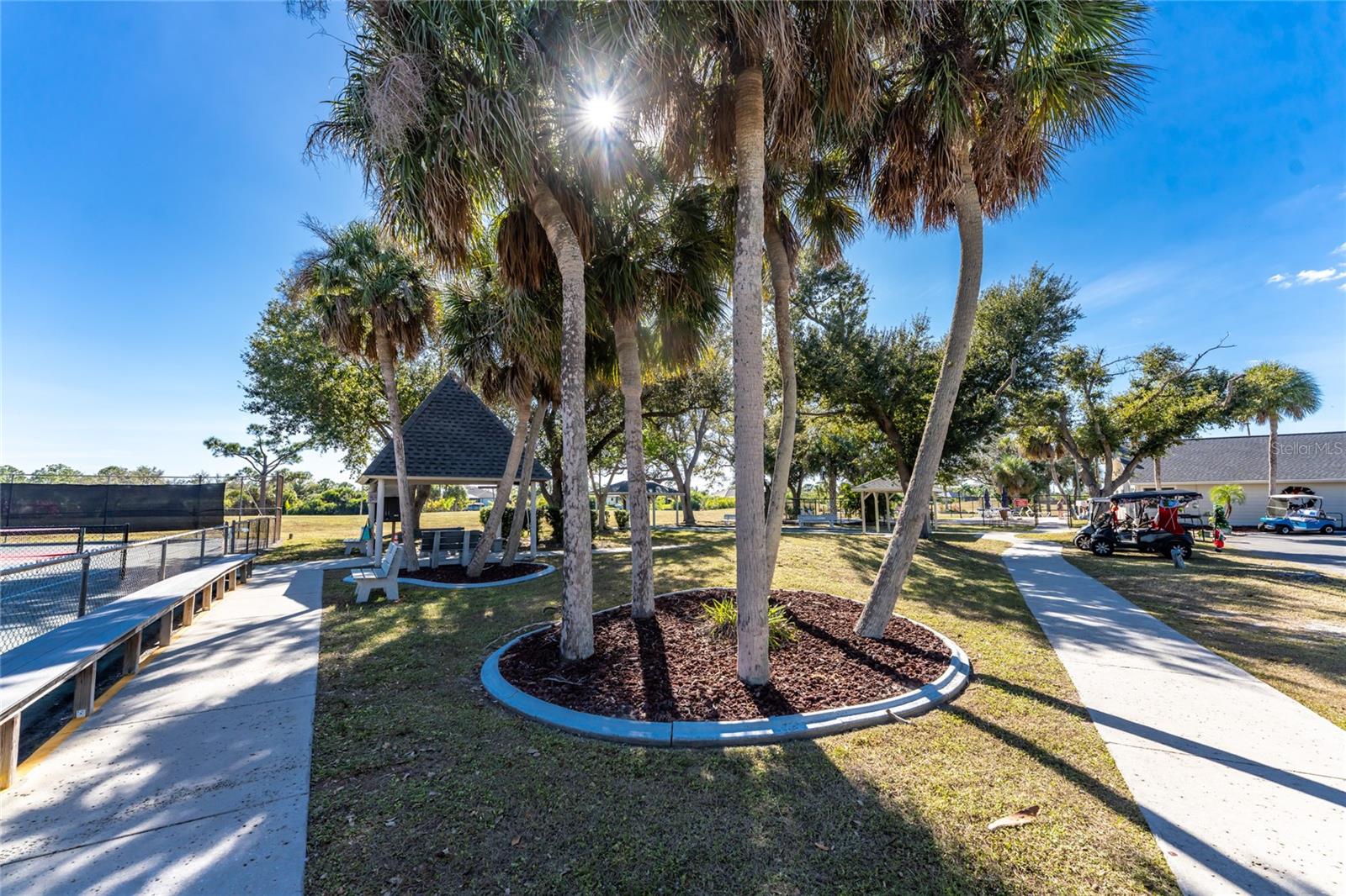 VILLAGE HOL LAKES - Residential