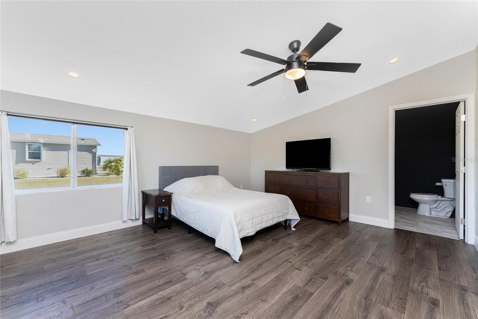 VILLAGE HOL LAKES - Residential