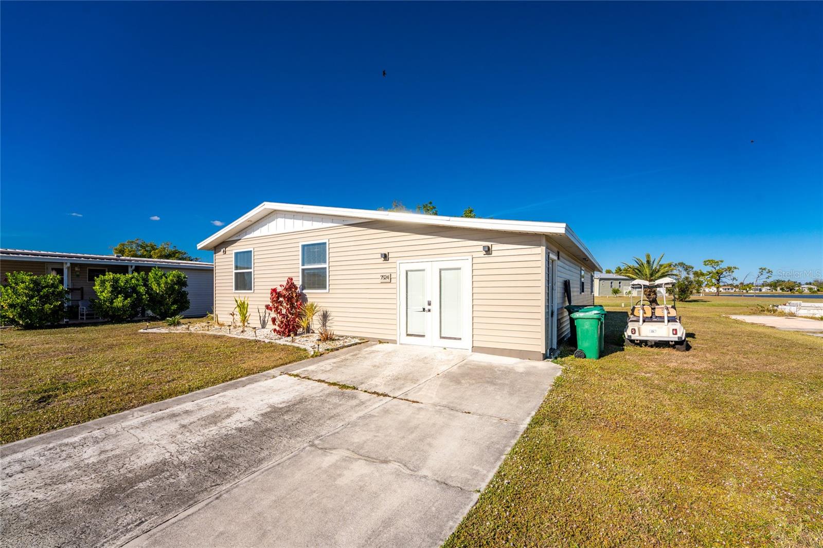 VILLAGE HOL LAKES - Residential