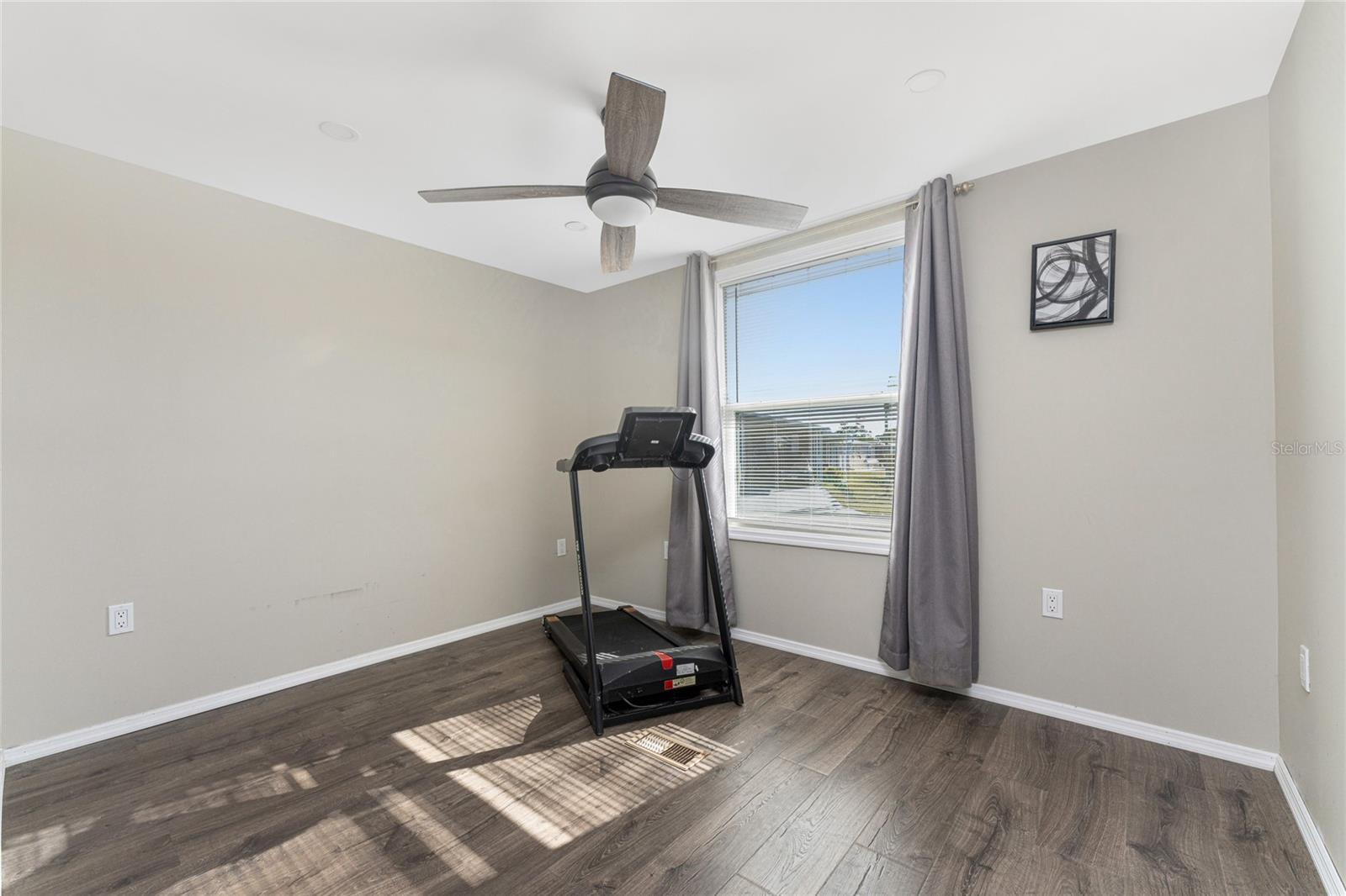 VILLAGE HOL LAKES - Residential